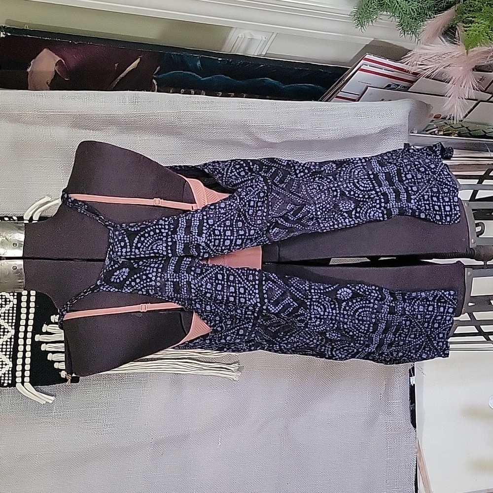 BKE Black & Blue Patterned Tank Top With Open Back L